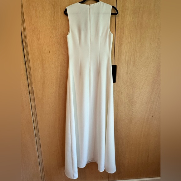 Halston Renee long dress gown in chalk white formal wedding size 8 M worn 1 hour - Picture 8 of 9